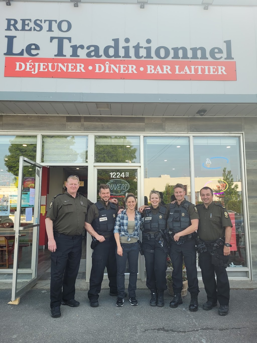 Restaurant Resto le Traditionnel | 1224 Rue St Joseph, Valcourt, QC J0E 2L0, Canada | Phone: (450) 532-0239