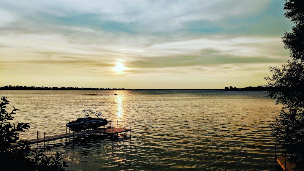 Sunshine Shore Cottages | 38 Hook Ln, Prince Edward, ON K0K, Canada | Phone: (416) 892-0236