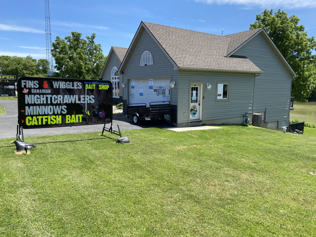 Fins & Wiggles Bait Shop | 1109 Brant County Hwy 54, Ohsweken, ON N0A 1M0, Canada | Phone: (519) 865-7440