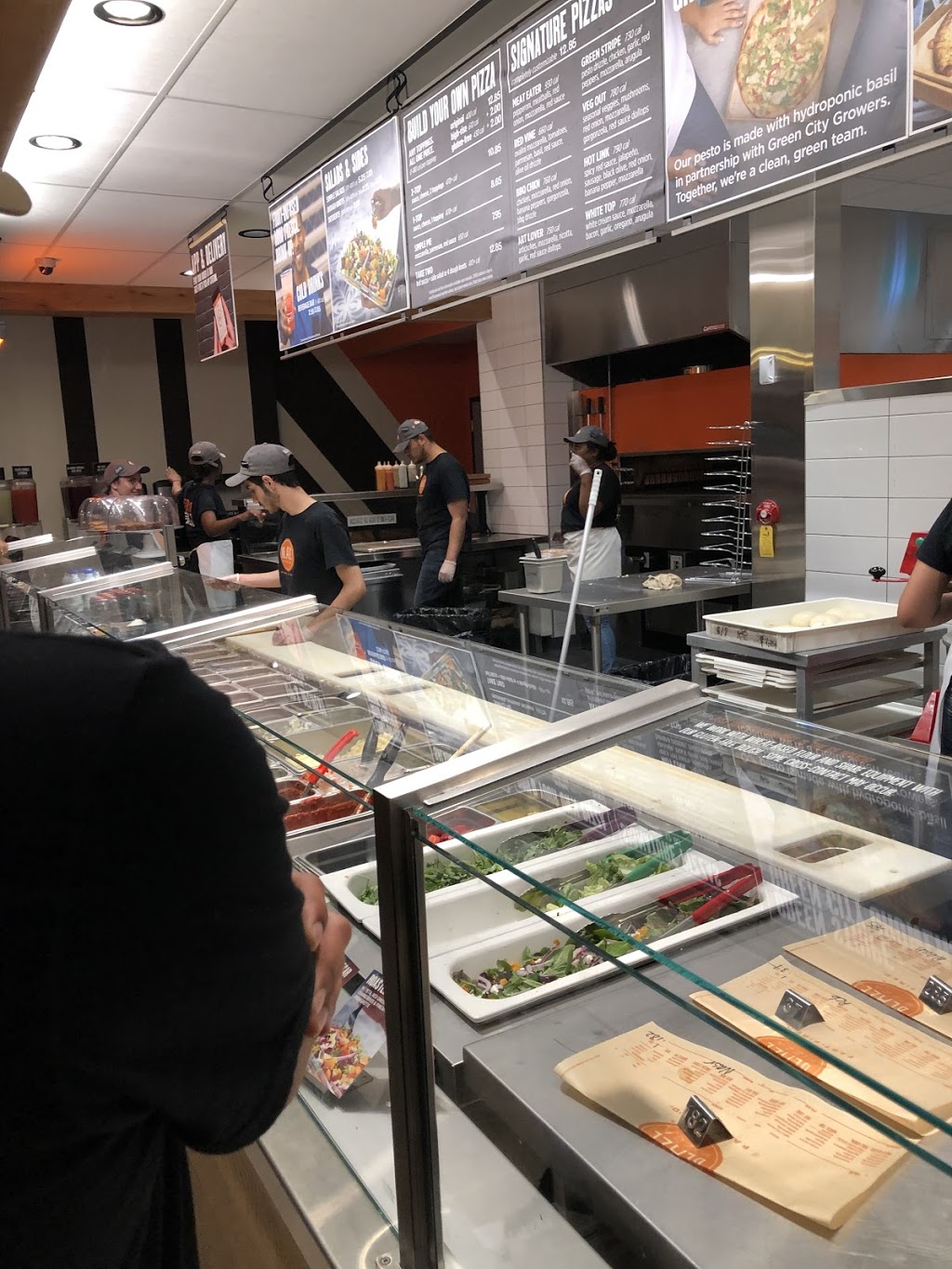 Blaze Pizza | 2508 Winston Park Dr, Oakville, ON L6H 7E5, Canada | Phone: (905) 367-5284