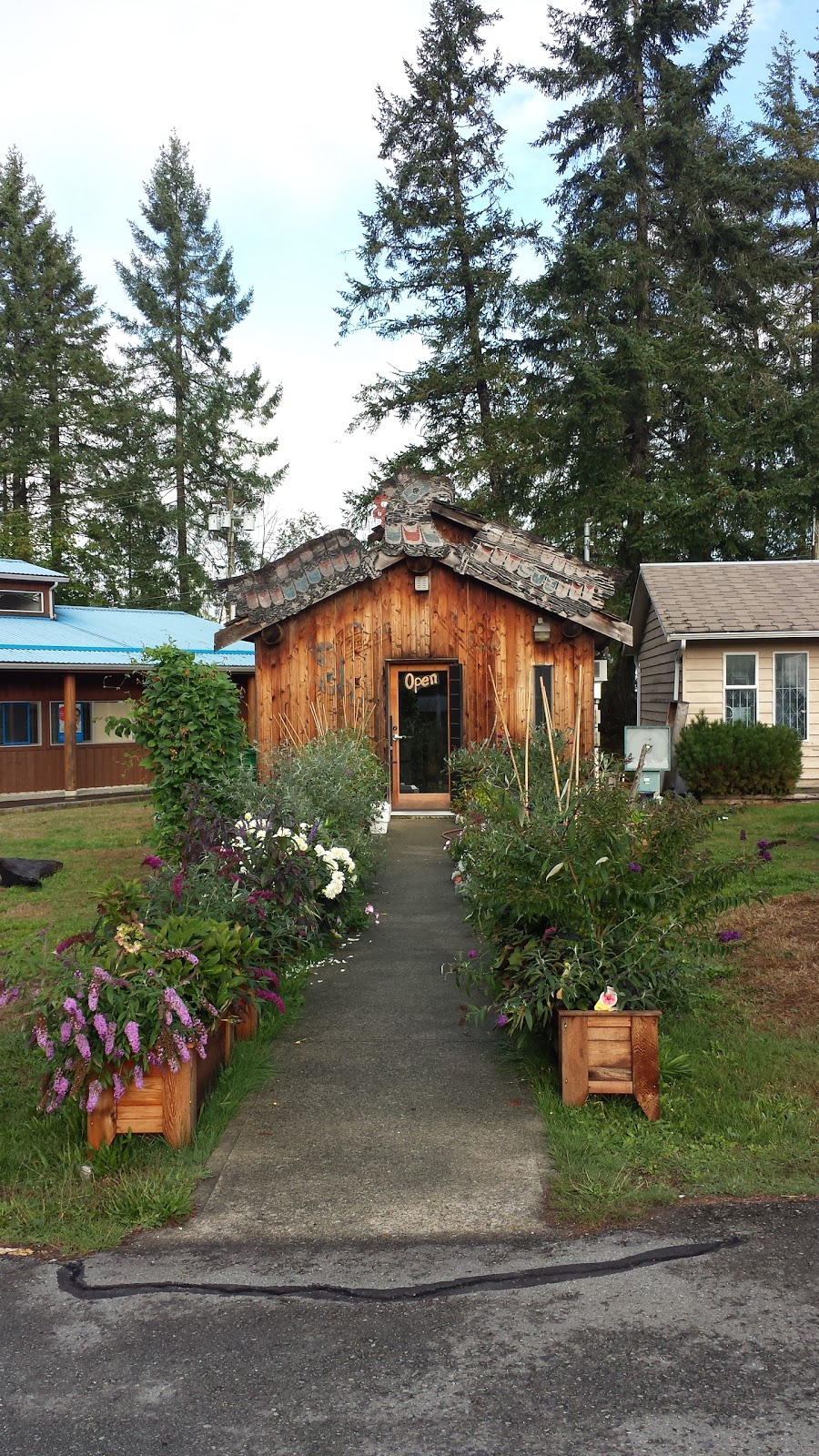 Tseshaht Market | 7581 Pacific Rim Hwy, Port Alberni, BC V9Y 8Y5, Canada | Phone: (250) 724-3944