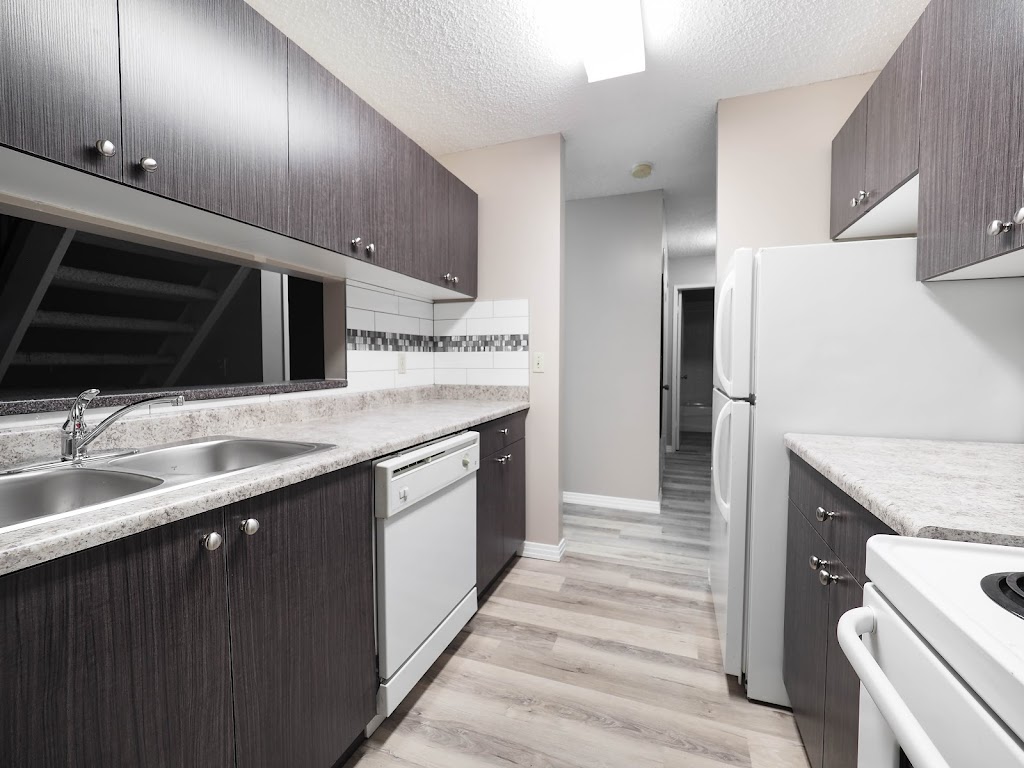 Pineridge Apartments | 2207 118 St NW, Edmonton, AB T6J 6L8, Canada | Phone: (780) 438-0941