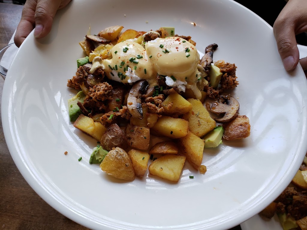 Earls Kitchen + Bar | 11830 Jasper Ave, Edmonton, AB T5K 0N7, Canada | Phone: (780) 488-6582