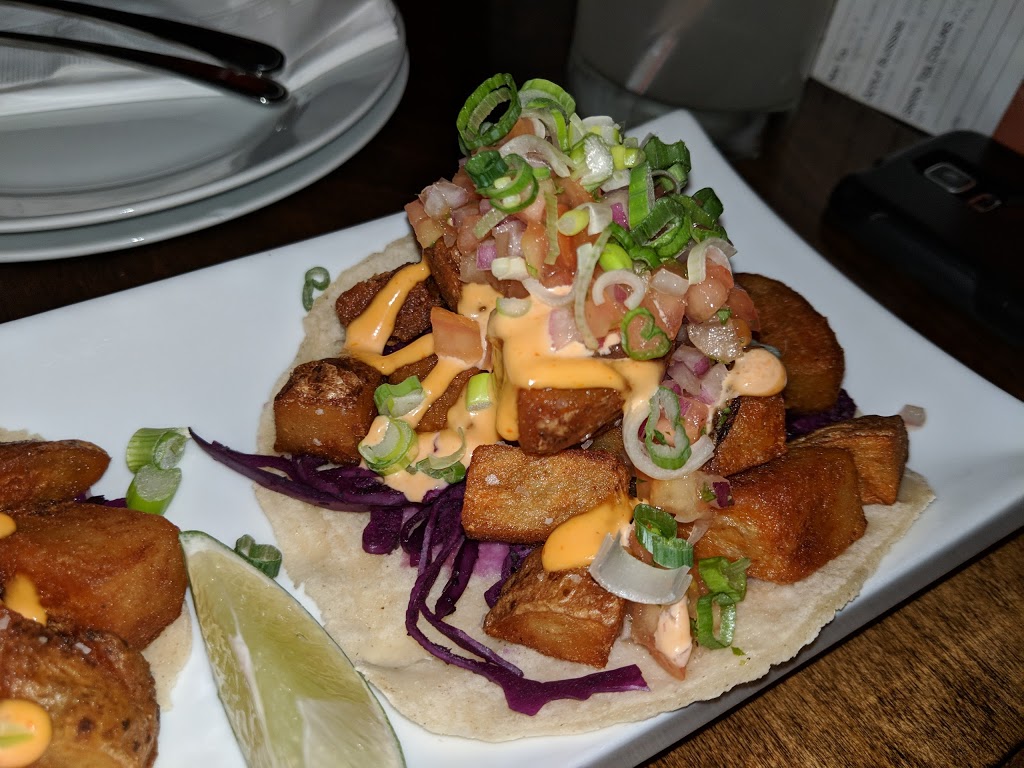 El Chino Snack Bar | 2398 Robie St, Halifax, NS B3K 4M7, Canada | Phone: (902) 423-2524