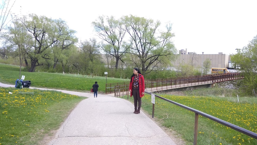 Chalkfarm Park | 2230 Jane St, North York, ON M3L 2J1, Canada | Phone: (416) 338-4386