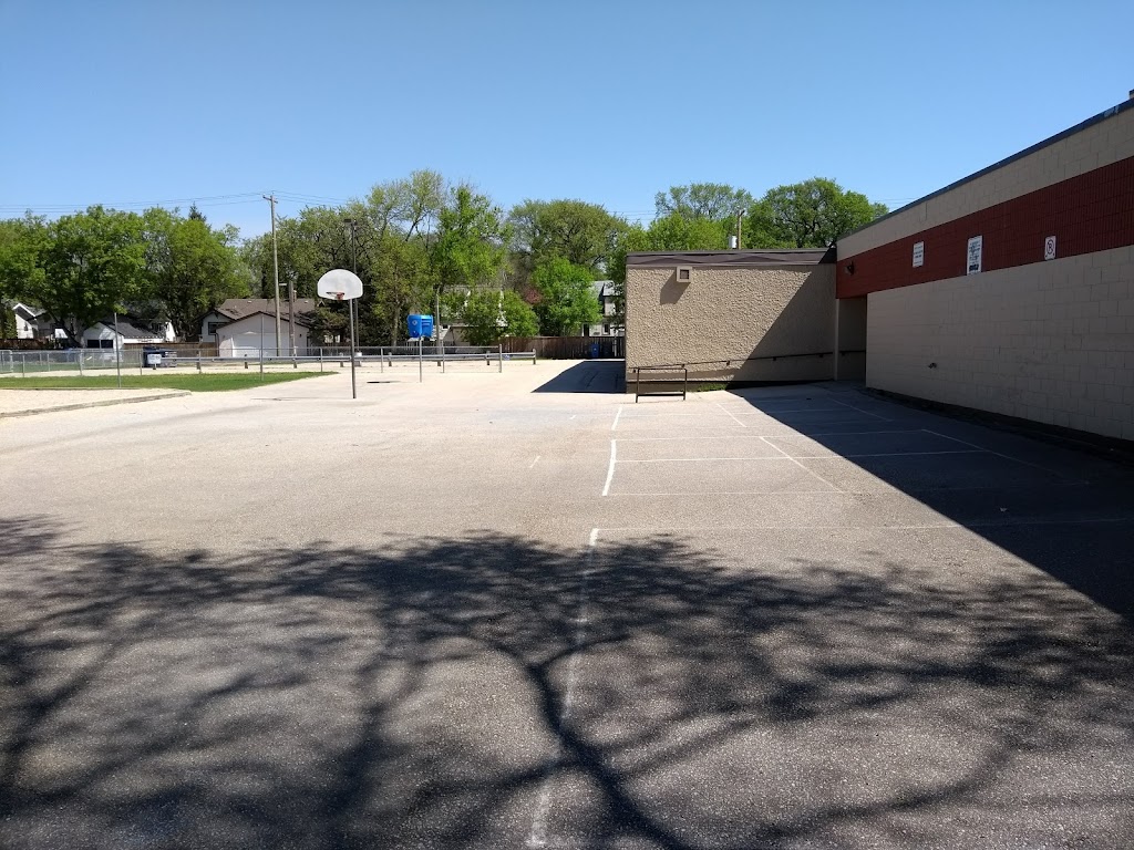 Angus McKay School | 850 Woodvale St, Winnipeg, MB R2K 0H9, Canada | Phone: (204) 667-1701