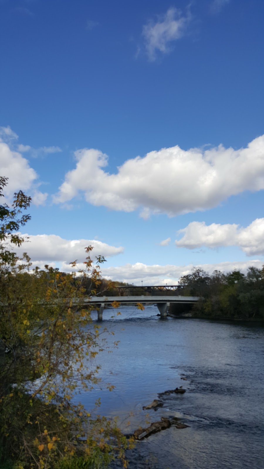 Cobblestone Common | 2M3, Canadá, 27 Grand River St N, Paris, ON N3L 2M3, Canada