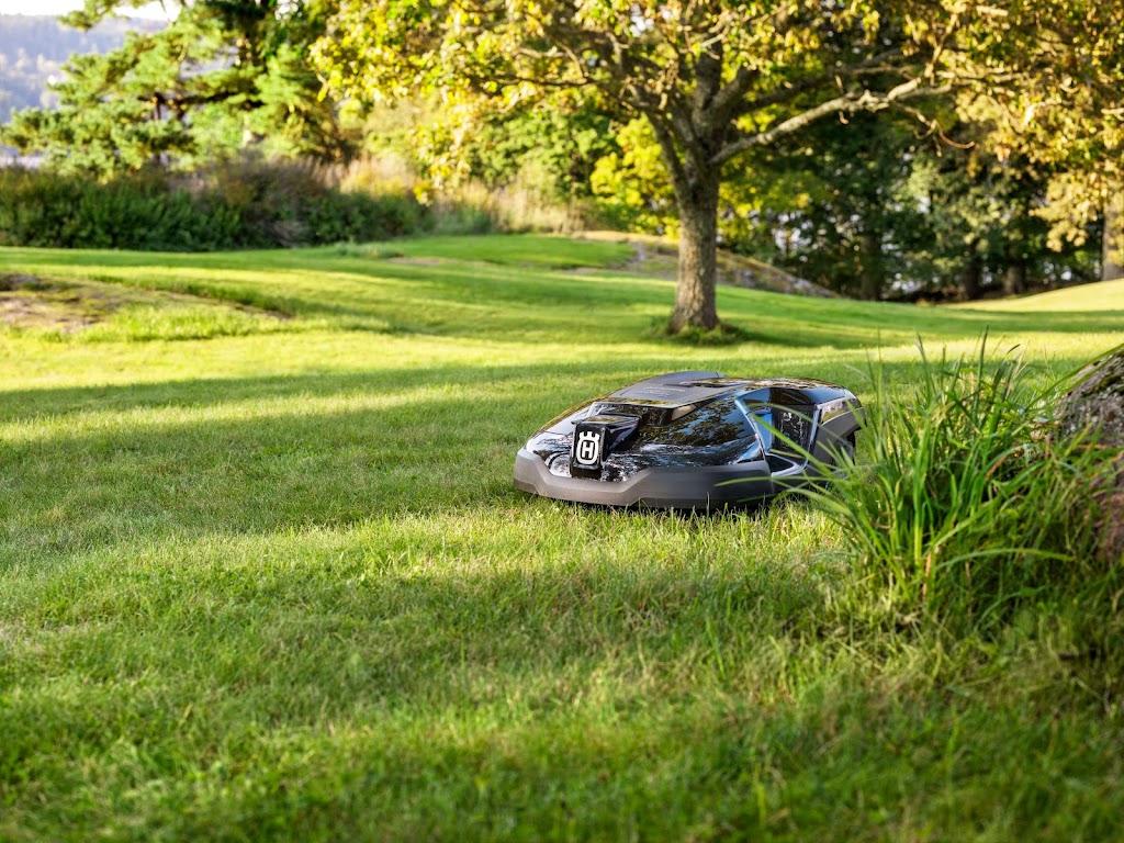 Robotonte Inc. | Entretien de pelouse automatique | 2210 Mnt des Laurentides, Saint-Barthélemy, QC J0K 1X0, Canada | Phone: (855) 635-2356