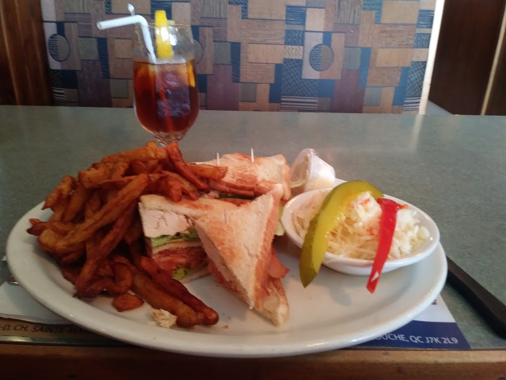 Restaurant LEtoile De Mascouche | 2685, ch Sainte-Marie, Mascouche, QC J7K 1M8, Canada | Phone: (450) 966-6333