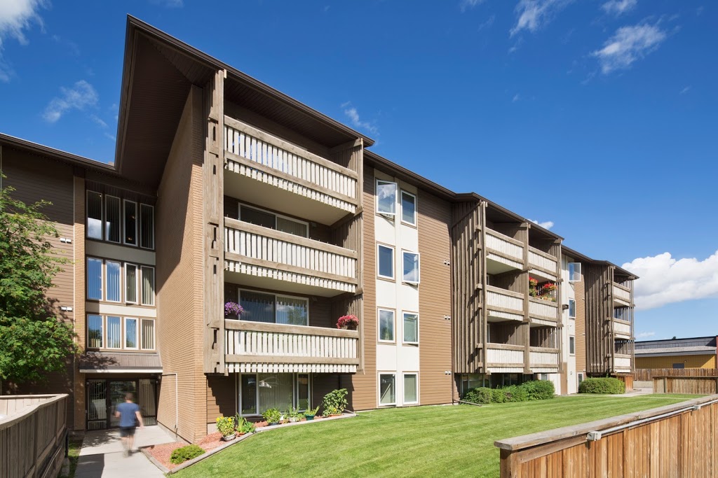 Lakeview Mews | 2528 66 Ave SW, Calgary, AB T3E 5K3, Canada | Phone: (403) 879-1595