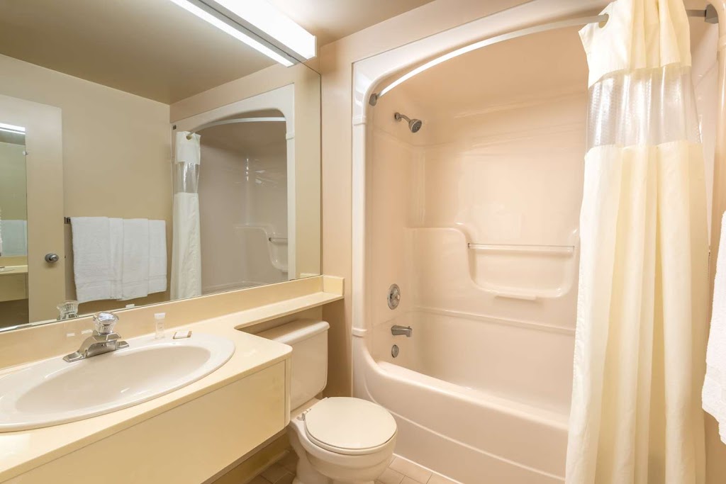 Howard Johnson by Wyndham Tillsonburg | 92 Simcoe St, Tillsonburg, ON N4G 2J1, Canada | Phone: (226) 641-6815