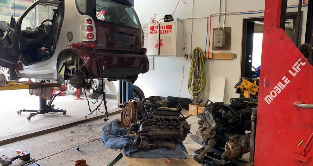 Stratuik Auto Repair | 70 Hickson Ave unit 1, Kingston, ON K7K 2N6, Canada | Phone: (613) 583-3055