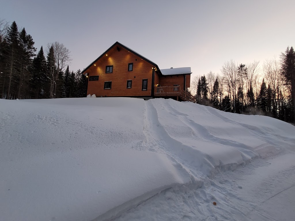 Chalet Mille Isles | 1534 Chem. de Mille Isles, Mille-Isles, QC J0R 1A0, Canada | Phone: (514) 995-8285
