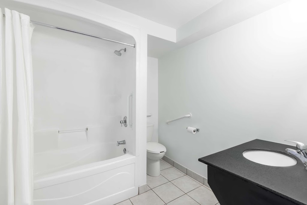 Knights Inn Arnprior | 175 Daniel St S, Arnprior, ON K7S 2L9, Canada | Phone: (613) 623-4271