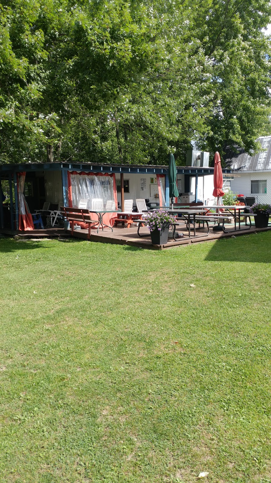 Cantine Mado | 1295 Rue Principale, Aston-Jonction, QC G0Z 1A0, Canada