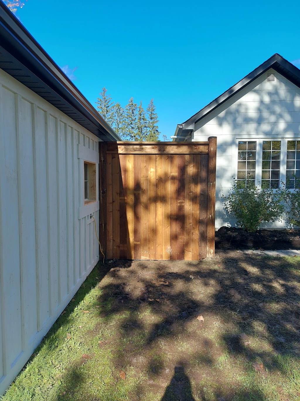 MKS Fences & More | Dominion Rd, Fort Erie, ON L2A 1E8, Canada | Phone: (289) 207-9910