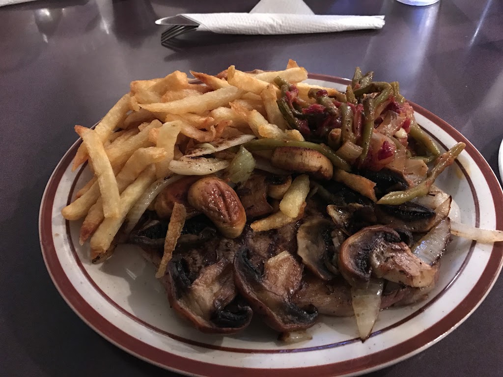 Johnnys Marion Restaurant | 382 Marion St, Winnipeg, MB R2H 0V5, Canada | Phone: (204) 237-6219