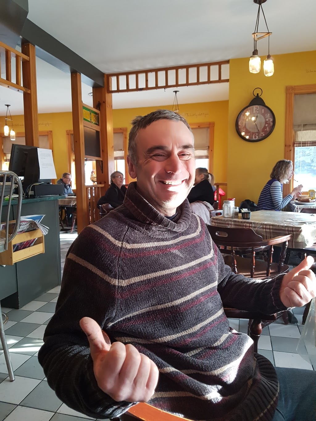Restaurant Le Bon-D Ayers Cliff | 871 Rue Main, Ayers Cliff, QC J0B 1C0, Canada | Phone: (819) 838-4777