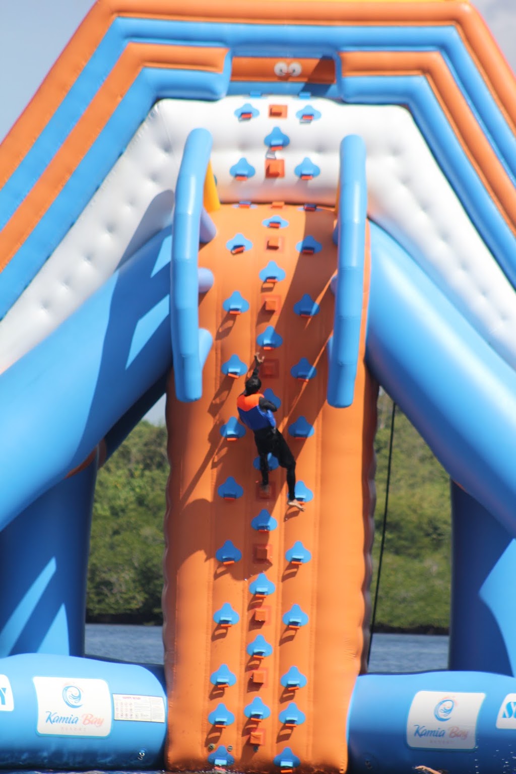 inflatable-island.com | 2471 Prestonvale Rd, Courtice, ON L1E 2S1, Canada | Phone: (800) 410-4291