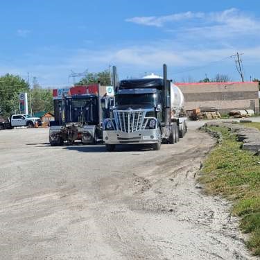 Waubaushene Truck Stop | 21 Quarry Rd, Waubaushene, ON L0K 2C0, Canada | Phone: (705) 538-2900