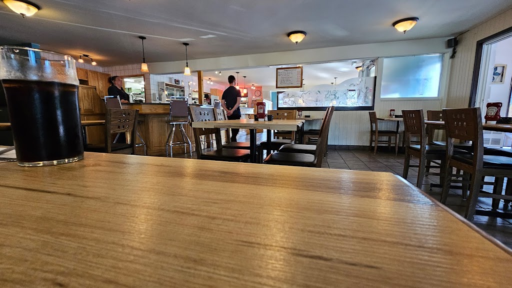 Restaurant Chantmartin | 412 Rue du Bateau Passeur, Tadoussac, QC G0T 2A0, Canada | Phone: (418) 235-4733