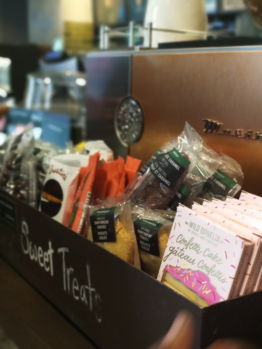 Starbucks | 4076 Confederation Pkwy, Mississauga, ON L5B 0G4, Canada | Phone: (905) 897-3073