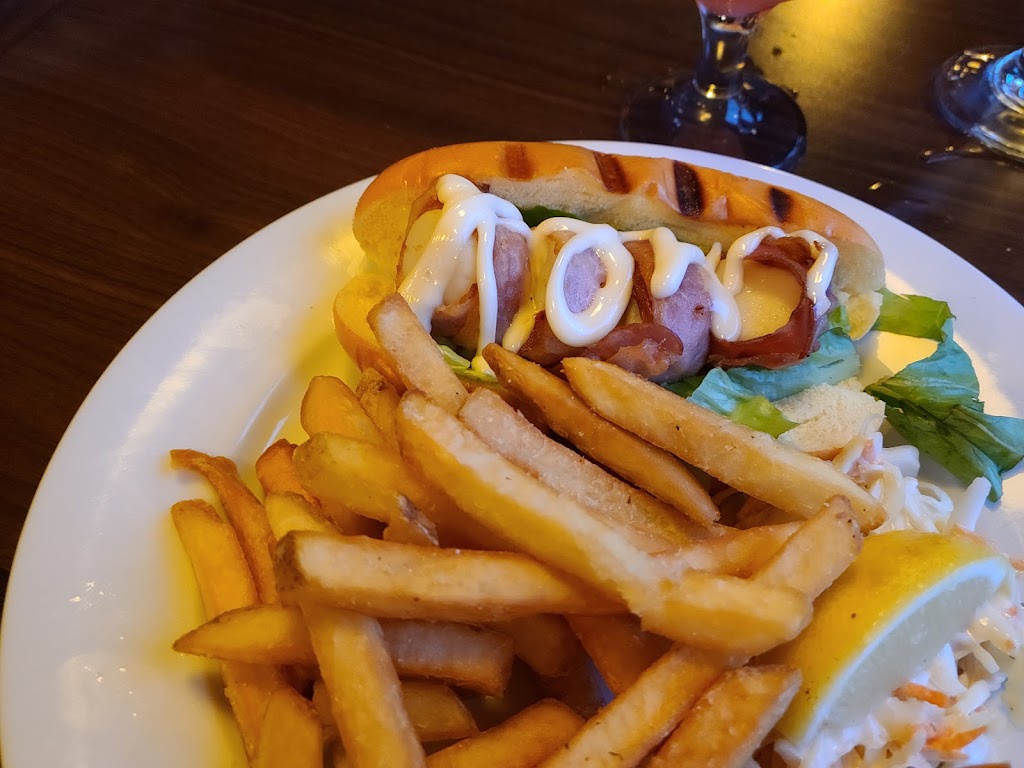 Clamdiggers Beach House & Restaurant | 6864 Water St, Cardigan, PE C0A 1G0, Canada | Phone: (902) 583-3111