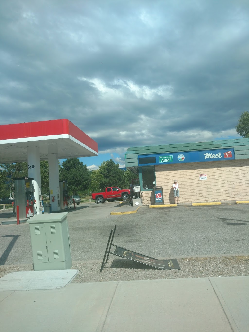 Macs | 14405 Rosedale Ave, Summerland, BC V0H 1Z0, Canada | Phone: (250) 494-0900