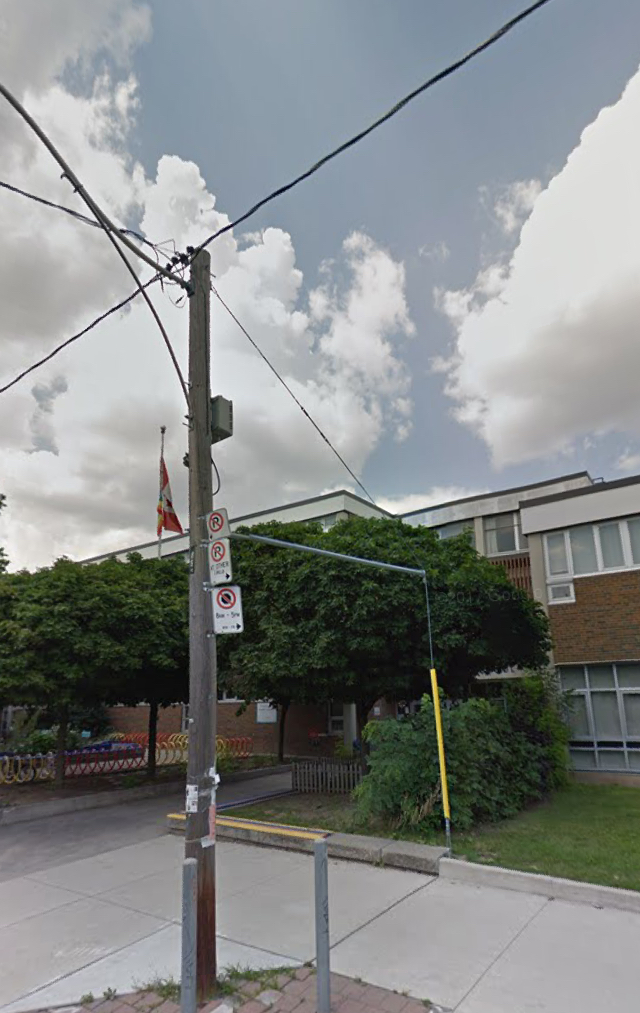 Essex Junior and Senior Public School | school | 50 Essex St, Toronto, ON M6G 1T3, Canada | 4163930717 OR +1 416-393-0717