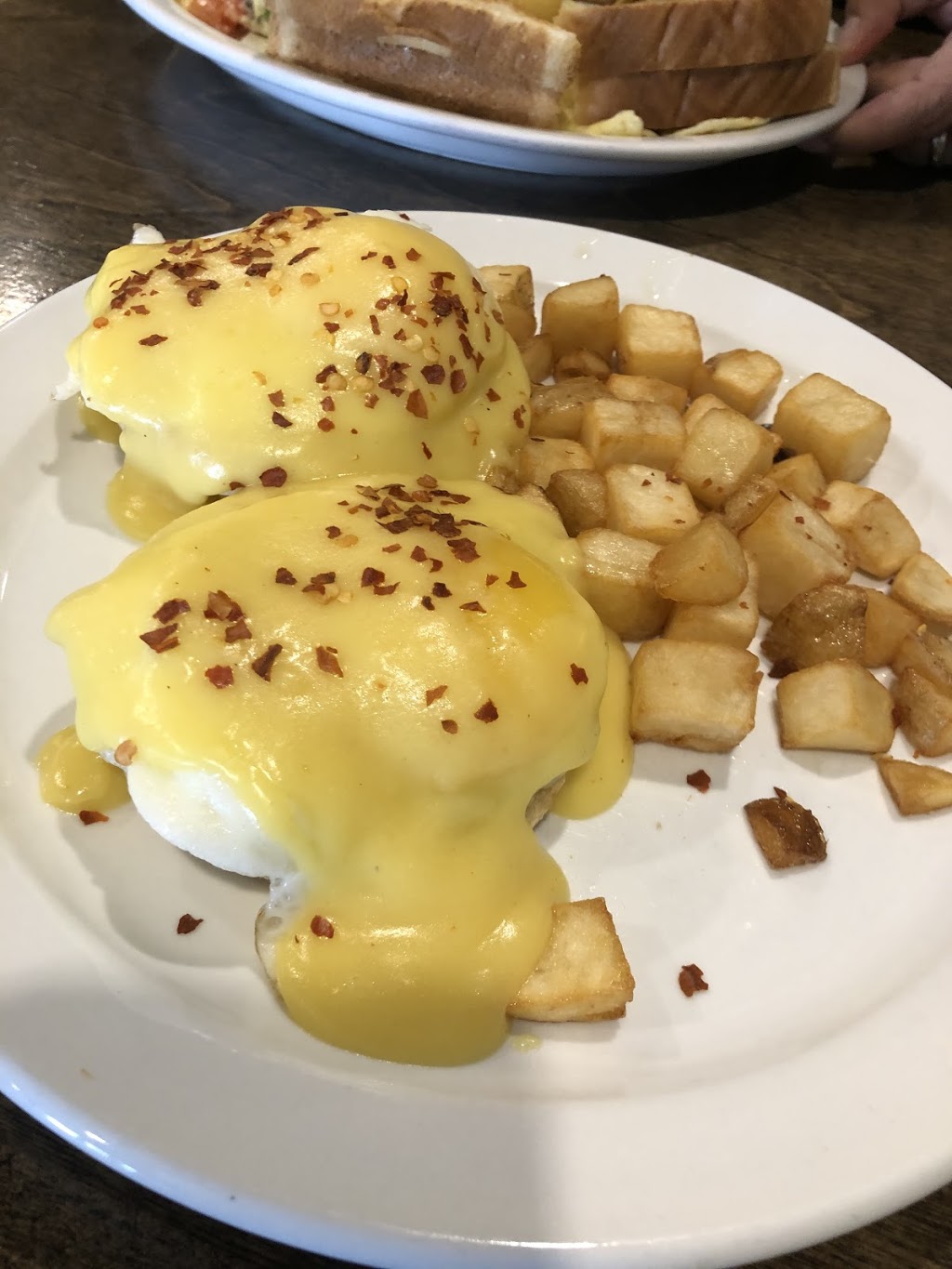 Elliotts Restaurant | 28 Vankoughnet St E, Little Current, ON P0P 1K0, Canada | Phone: (705) 368-3370