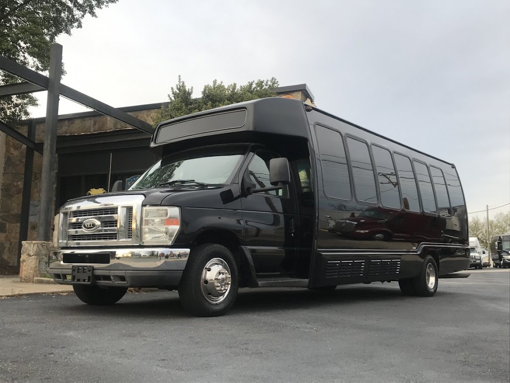 Montreal Corporate Limousines | 10543 Av. Drapeau, Montréal-Nord, QC H1H 3J4, Canada | Phone: (514) 942-5466