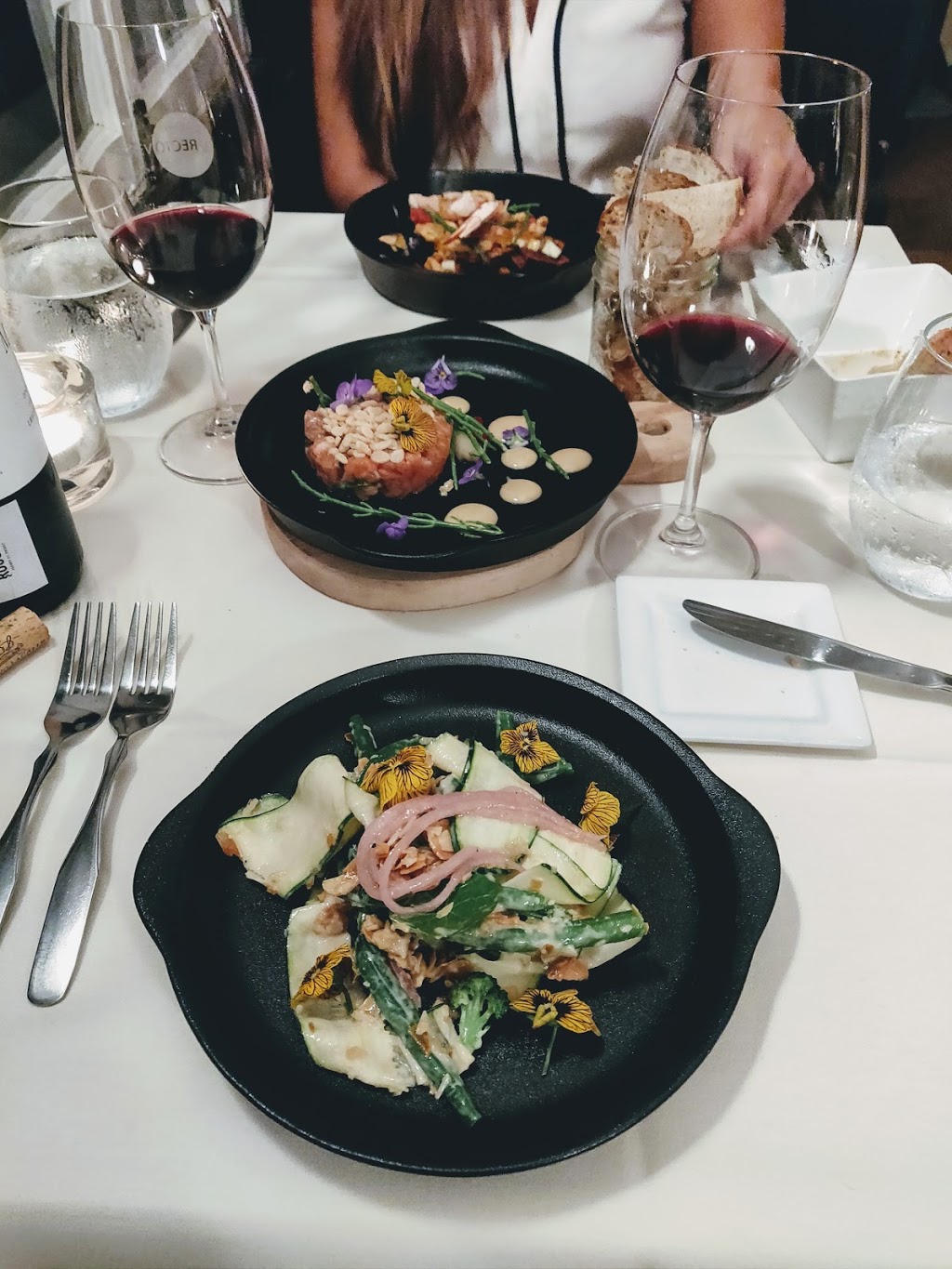 Recto-Verso Restaurant Traiteur | 814 Chemin Pierre Péladeau, Sainte-Adèle, QC J8B 1Z4, Canada | Phone: (450) 229-9555