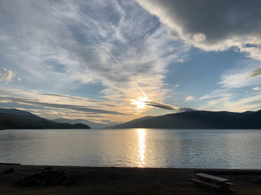 Grizzly Adams Lake Resort | 10045 East FSR Adams Lake, BC V0E 2E0, Canada | Phone: (604) 788-1798