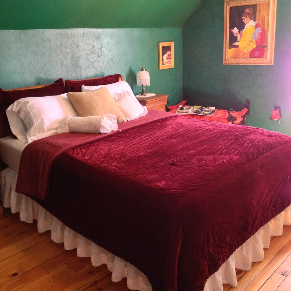 Emilys Place Bed and Breakfast | 22 Edward Street East, Creemore, ON L0M 1G0, Canada | Phone: (705) 795-5733