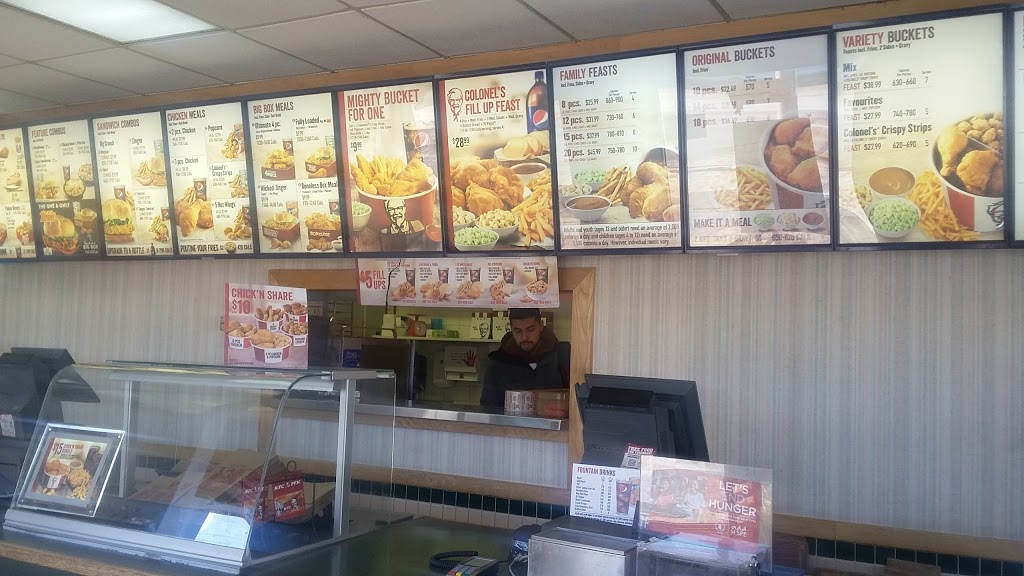 KFC | 655 Davis Dr, Newmarket, ON L3Y 2R2, Canada | Phone: (905) 895-3372