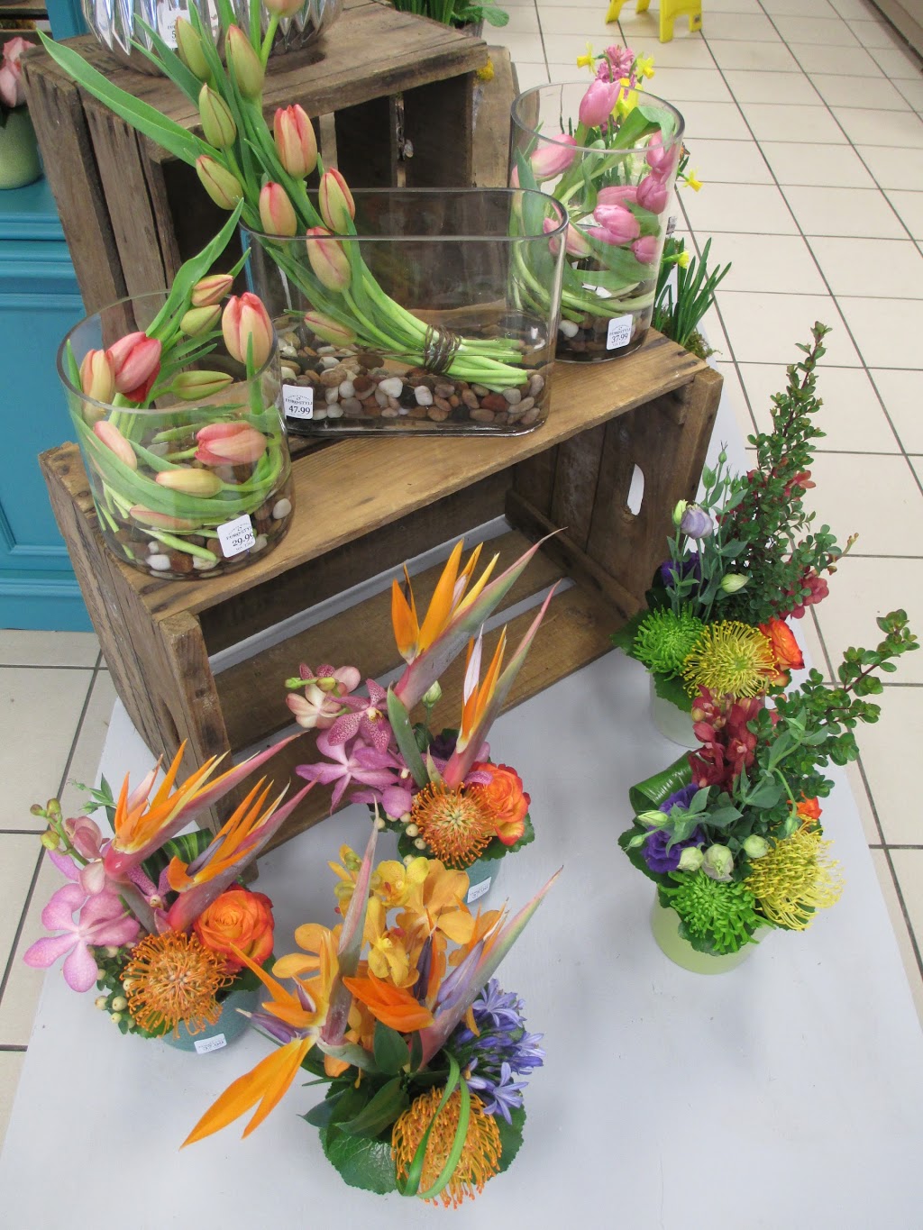 Euro Style Flower Market | 3015 New St, Burlington, ON L7R 1K3, Canada | Phone: (905) 634-6100
