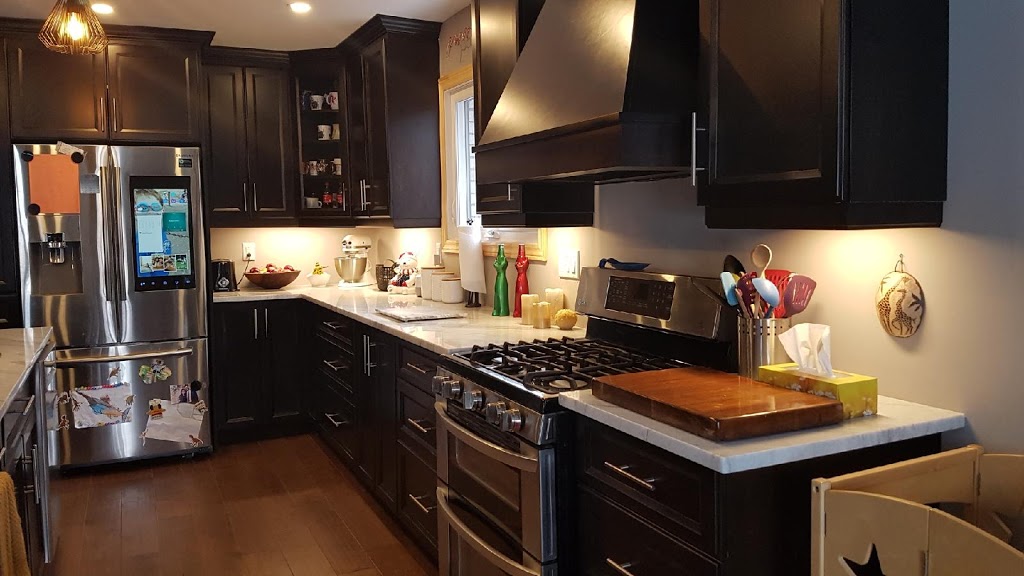Handcrafted Kitchens | 22 Peel St, Brantford, ON N3S 5L6, Canada | Phone: (519) 757-1800
