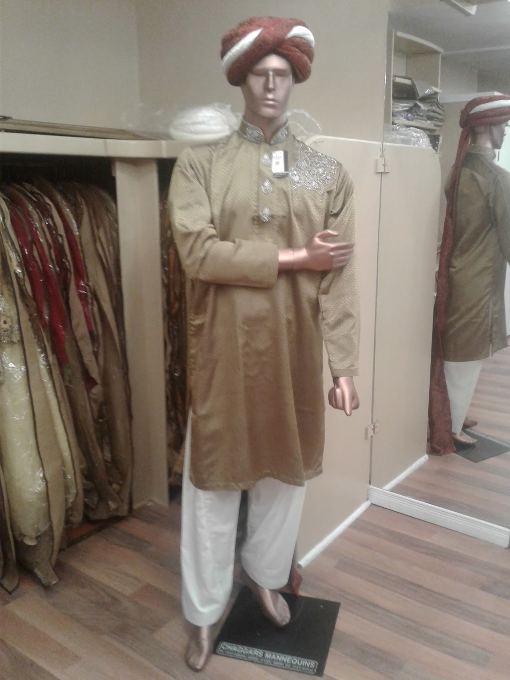 Kainaat Couture | 2623 Islington Ave, Etobicoke, ON M9V 2X4, Canada | Phone: (416) 744-3553