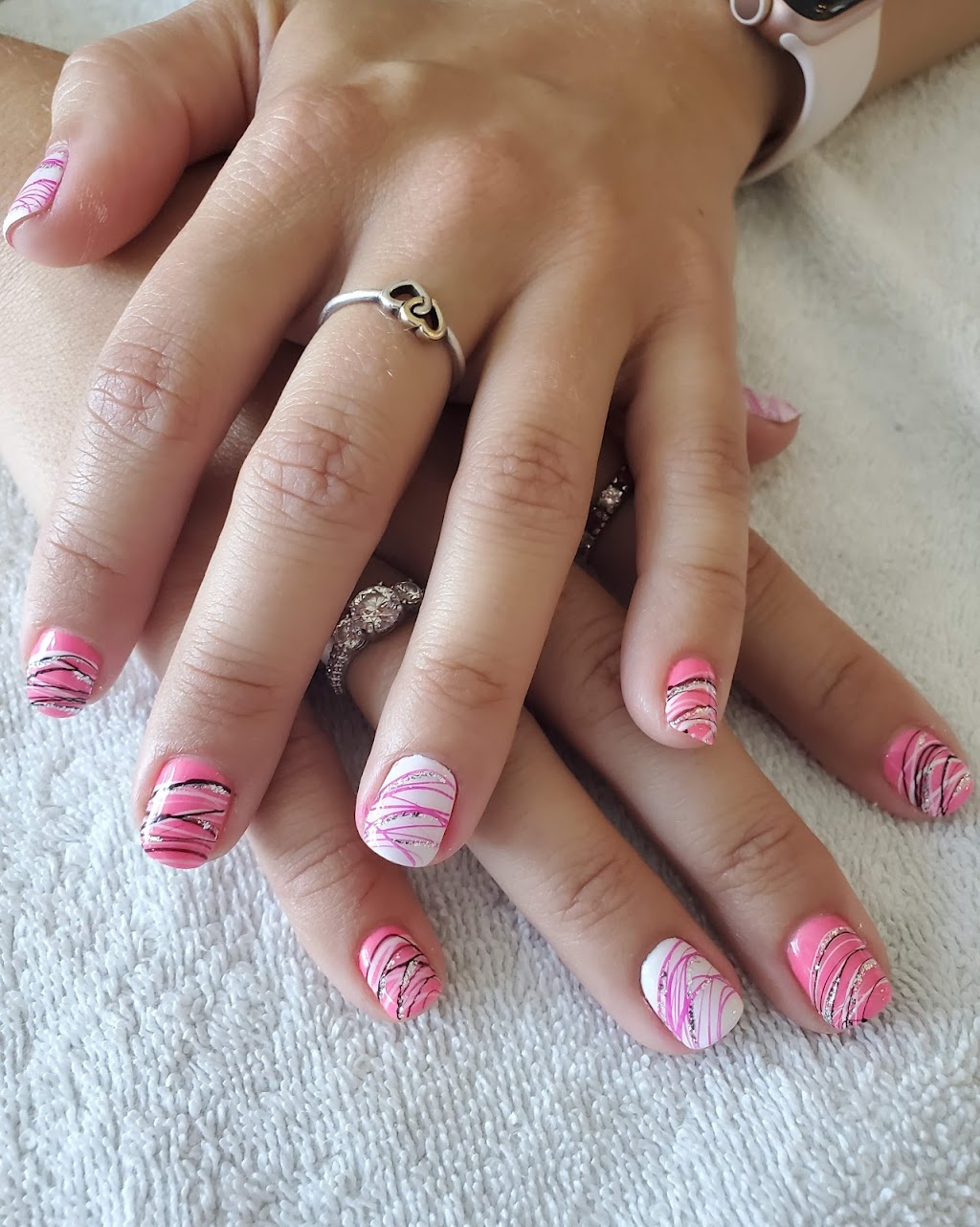 KW Nails&Esthetics | 1495 Bonniebrook Heights Rd, Gibsons, BC V0N 1V5, Canada | Phone: (604) 989-5776
