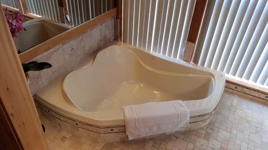 Cedarwood Lodge | 40 Cranston Rd, Providence Bay, ON P0P 1T0, Canada | Phone: (705) 377-5845