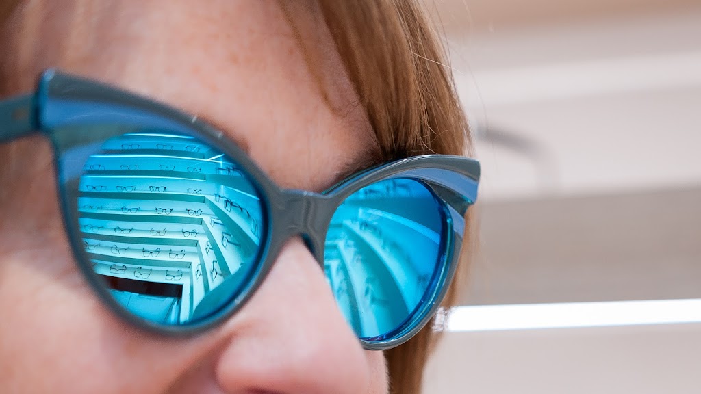 Globe Vision - Optométrie & lunetterie | 16070 Av. Saint-Louis, Saint-Hyacinthe, QC J2T 3E6, Canada | Phone: (450) 768-2582