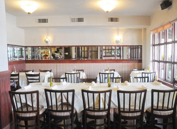Camarras | 2899 Dufferin St, North York, ON M6B 3S7, Canada | Phone: (416) 789-3221
