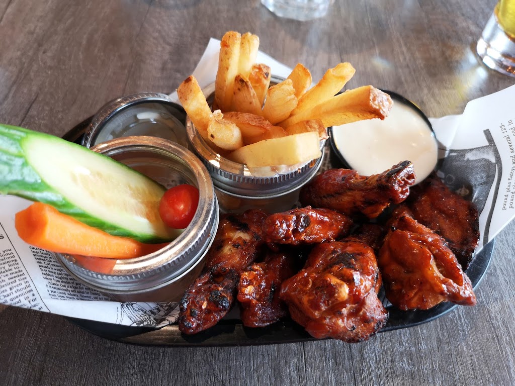 Coops Smokin Wing House | 81 Queen St S, Tottenham, ON L0G 1W0, Canada | Phone: (905) 936-5050