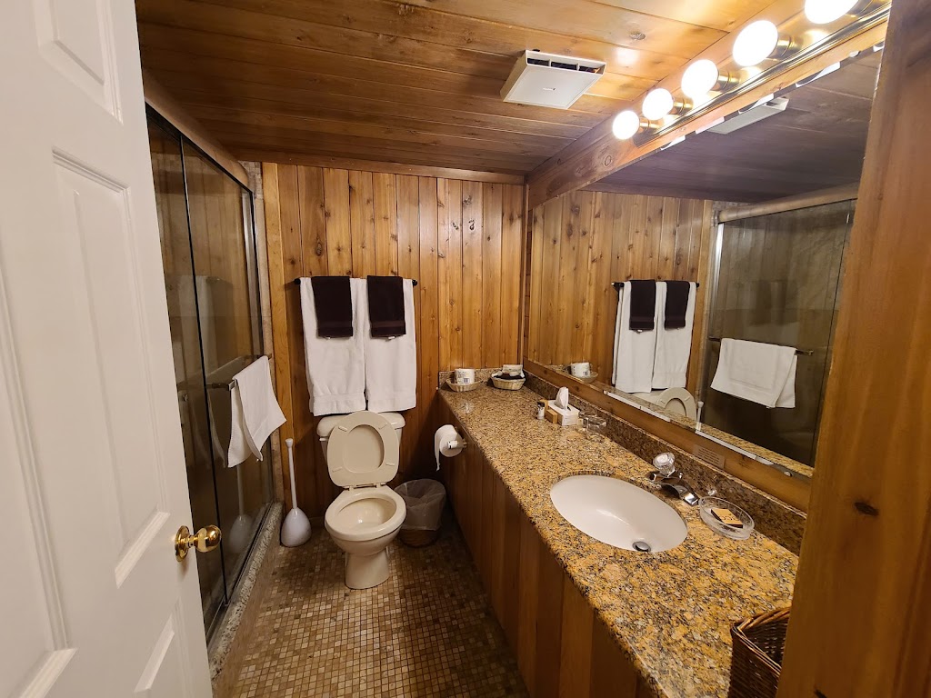 Couples Resort | 139 Galeairy Lake Rd, Whitney, ON K0J 2M0, Canada | Phone: (866) 202-1179