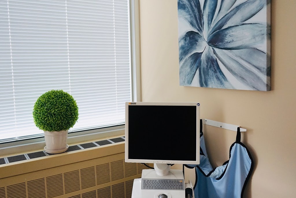 Crystal Dental Centre | 790 Bay St #1012, Toronto, ON M5G 1N8, Canada | Phone: (416) 969-8878