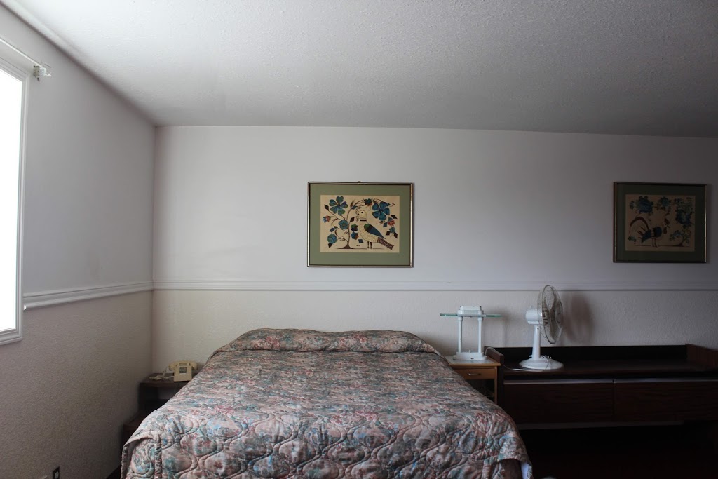Mossleigh Inn | 813 AB-24, Mossleigh, AB T0L 1P0, Canada | Phone: (403) 534-2444