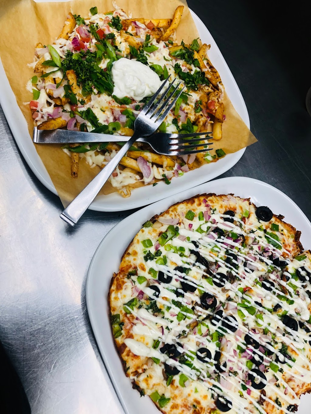 Boston Pizza | 499 Dundas St W, Oakville, ON L6M 1L9, Canada | Phone: (905) 257-8009