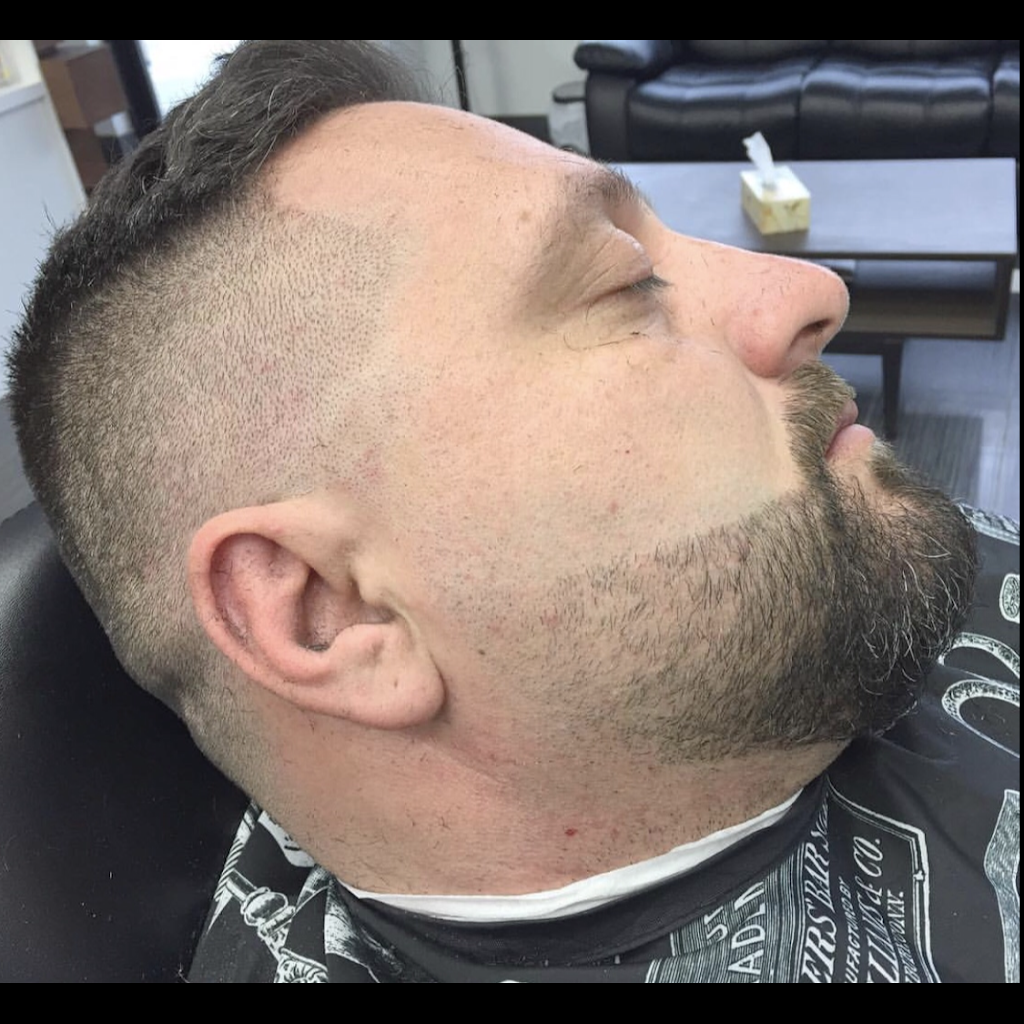 Royal Chair Barber Shop | 14-478 dundas st w Oakville, Ontario L6H 6Y3, Canada | Phone: (905) 257-6030
