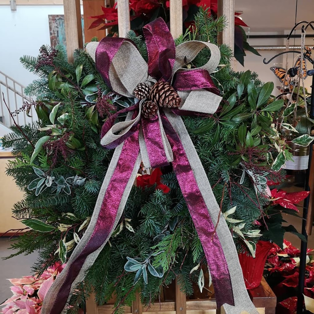 Deluxe Landscape Supply and Garden Centre | 5534 Sechelt Inlet Cres, Sechelt, BC V0N 3A3, Canada | Phone: (604) 885-9070