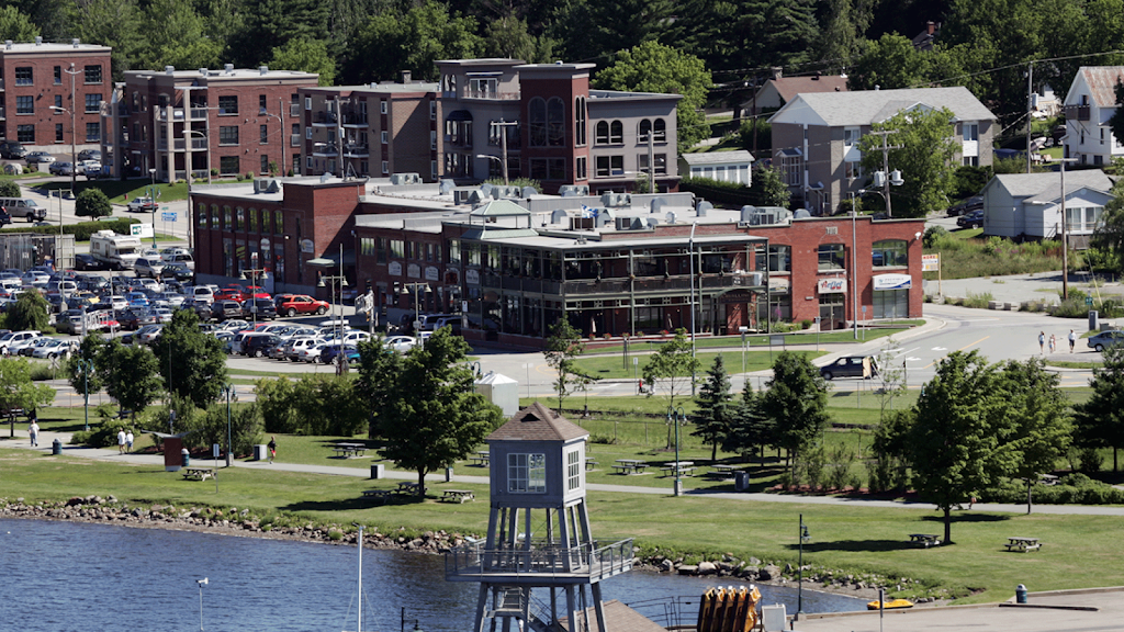 Le Moulinier sur le Lac Memphrémagog | 101 Rue du Moulin #101, Magog, QC J1X 6H8, Canada | Phone: (819) 769-1510